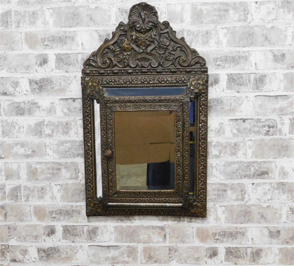 Lot 268: Wall Hanging 3D Key Holder