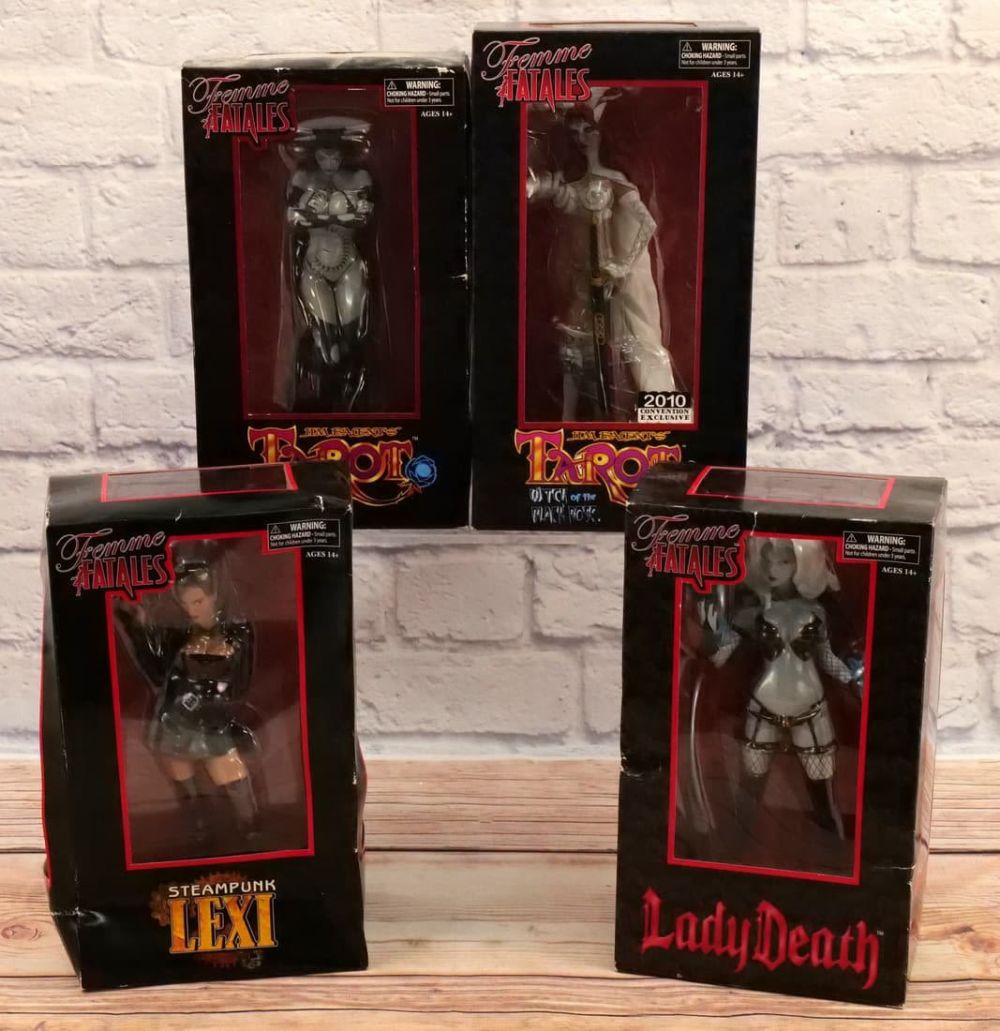 Lot 153: Lot of 4 Femme Fatales Figures