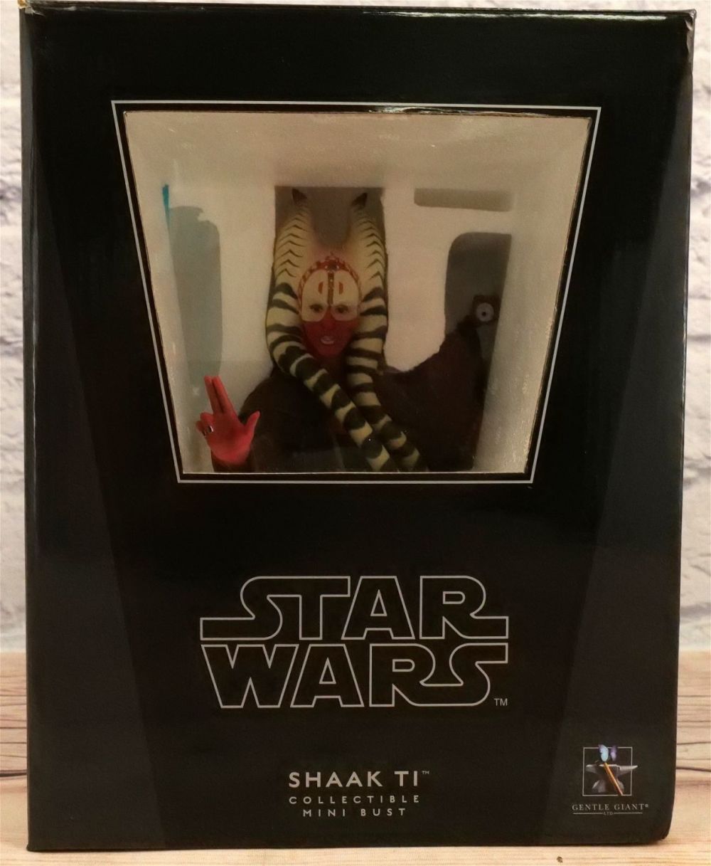 Lot 184: Gentle Giant Shaak Ti Mini Bust
