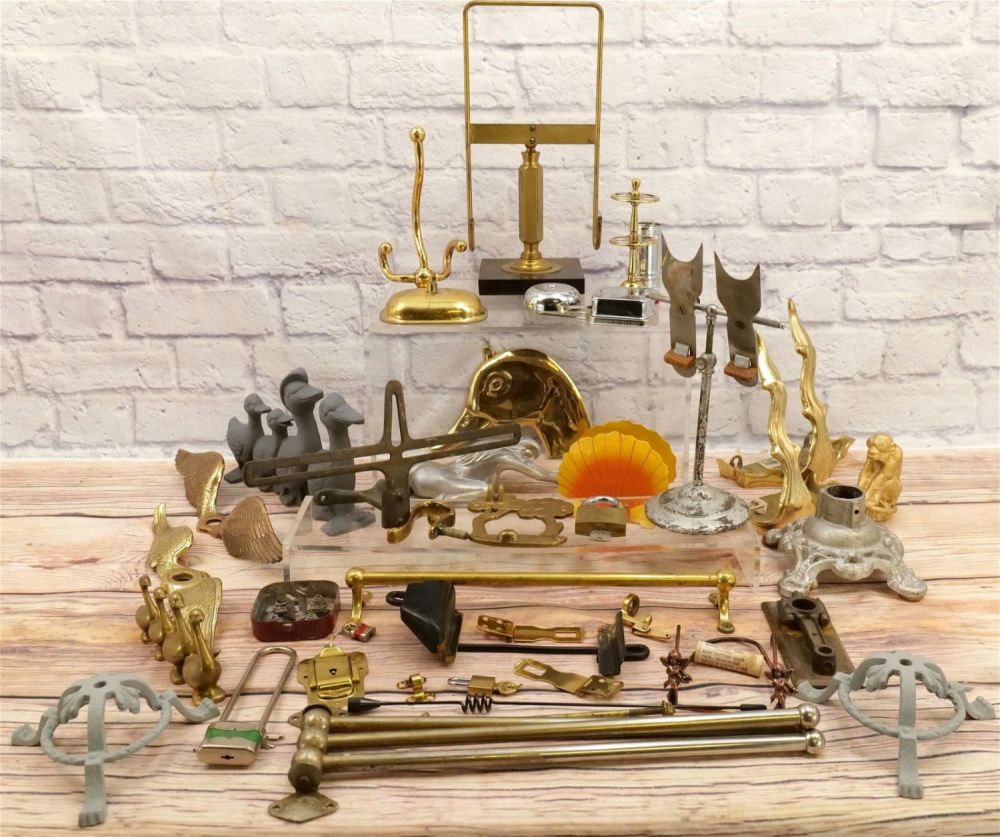 Lot 187: Large Lot of Brass and Cast Iron Pieces