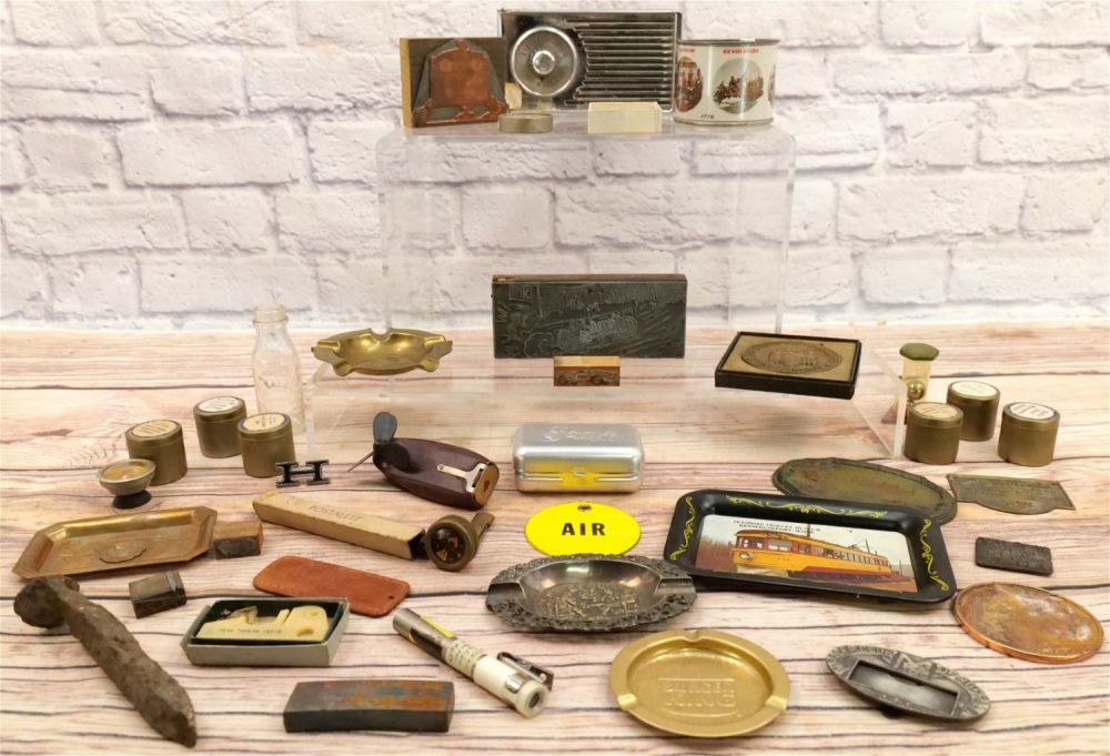 Lot 193: Group Lot of Vintage Items