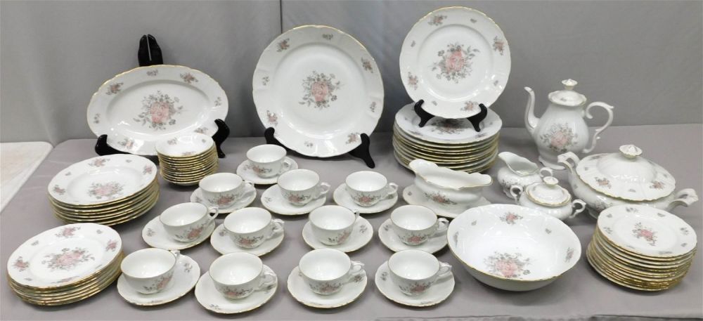 Lot 264: Bohemia Czechoslovakia Maria Dinnerware Set