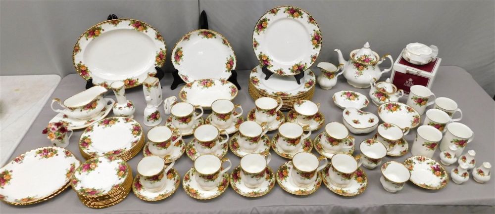 Lot 265: Royal Albert Old Country Roses Dinnerware Set