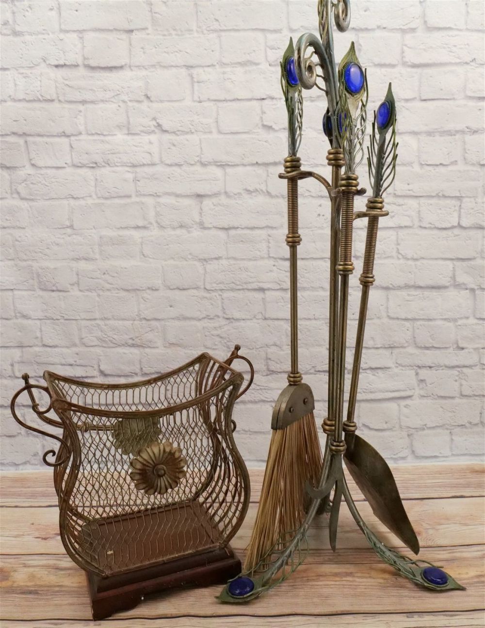Lot 286: Lot of 2 Decorative Items