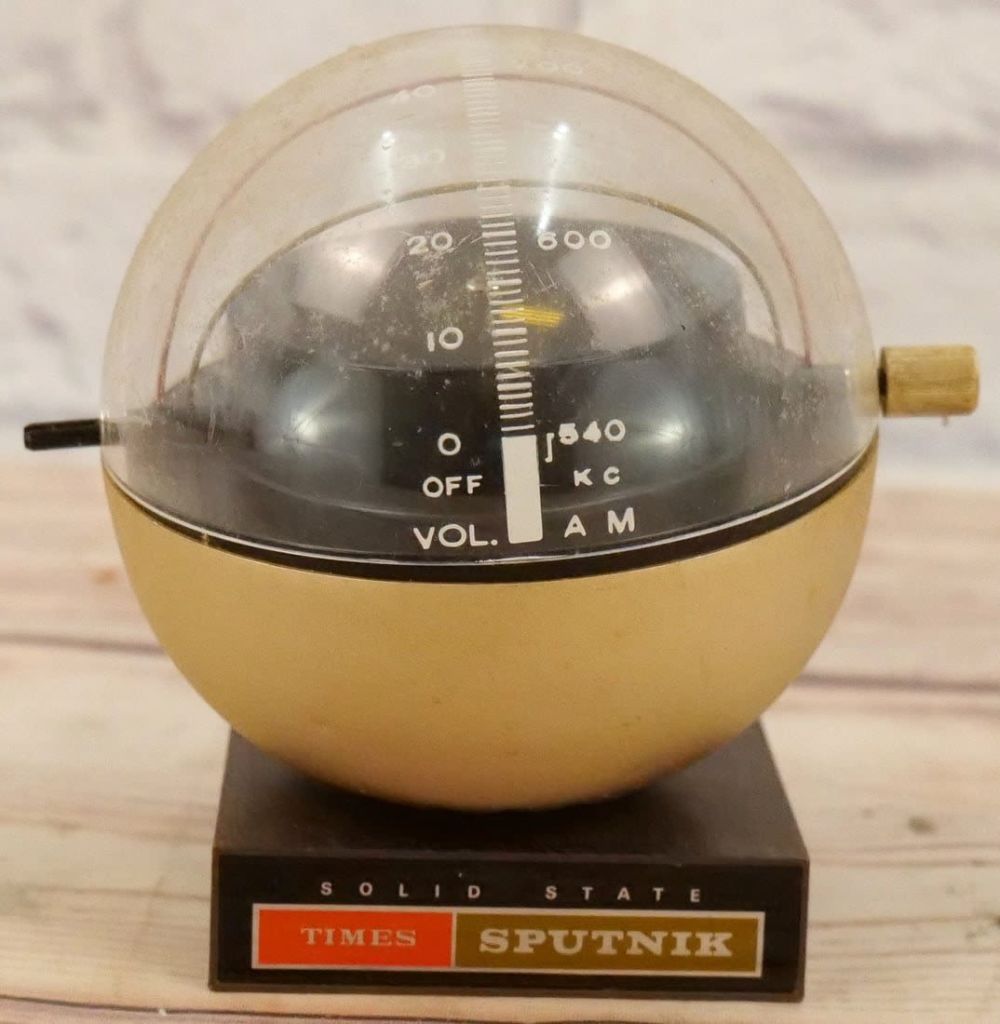 Lot 153: Amico Moon Ship Solid State Sputnik Radio
