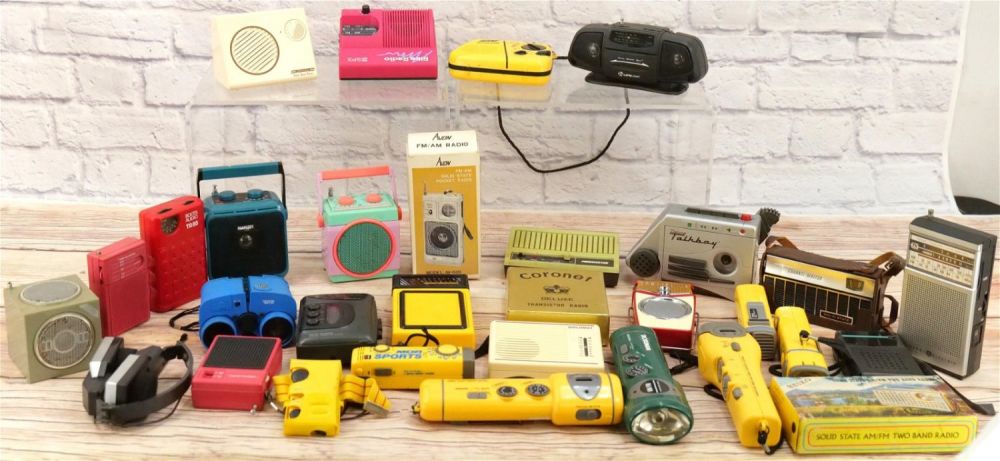 Lot 169: Large Lot of Transistor and Novelty Radios