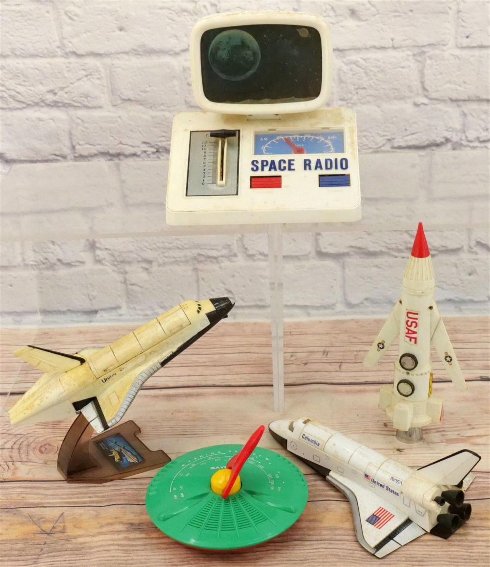 Lot 174: Lot of 5 Space Related Novelty Radios
