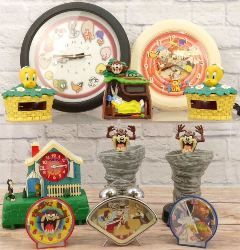 Lot 187: Lot of 11 Looney Tunes Novelty Clocks