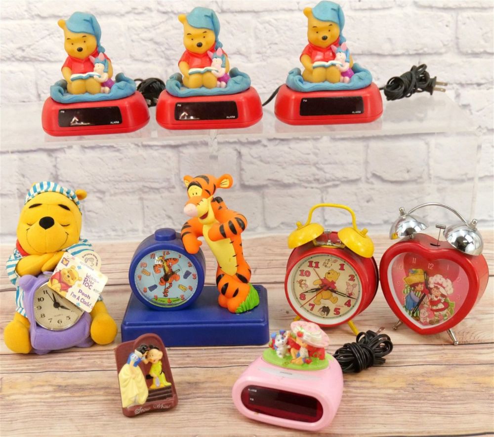 Lot 188: Lot of 8 Novelty Clocks