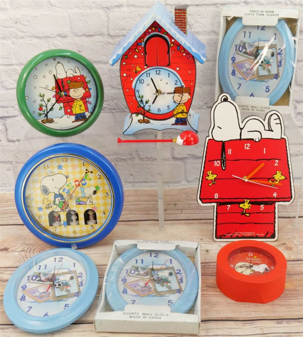 Lot 200: Lot of 8 Peanuts Novelty Clocks