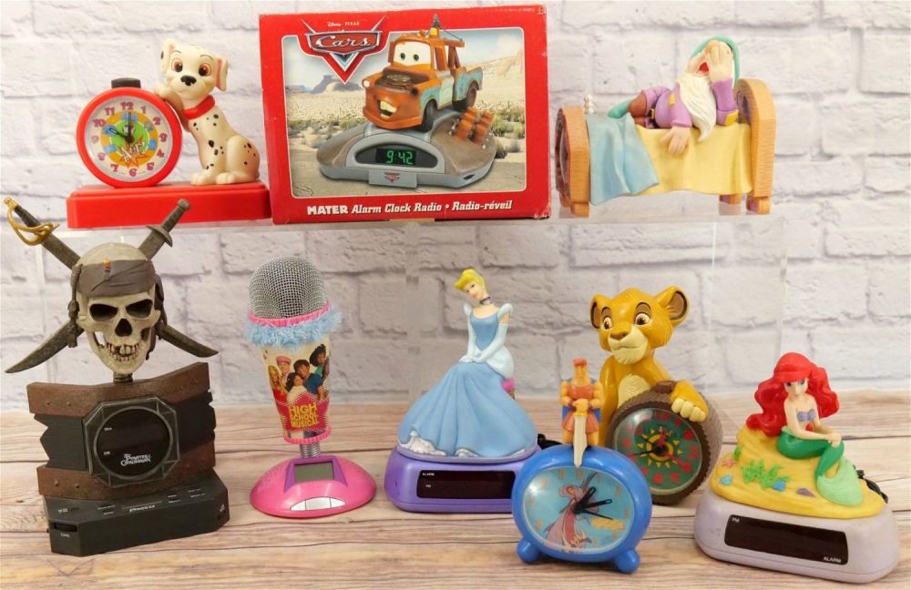 Lot 201: Lot of 9 Novelty Clocks