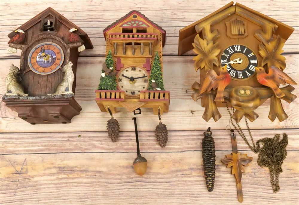 Lot 204: Lot of 3 Cuckoo Clocks
