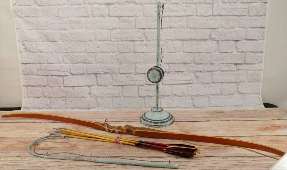 Lot 234: Lot with Bow and Arrows and Fishing Rod Decorative Planter