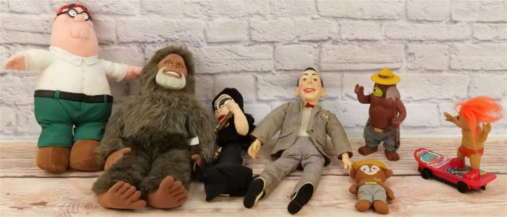 Lot 239: Lot of Mixed Plush and Figures/Dolls