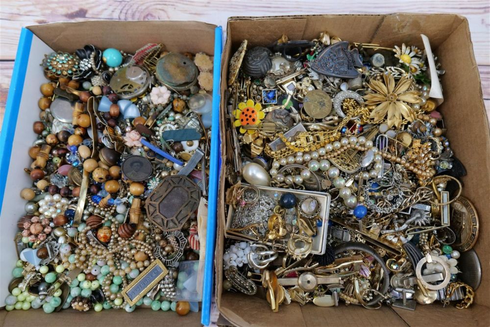 Lot 234: Lot of Craft Jewelry Parts