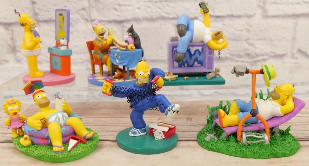 Lot 194: Lot of 6 Hamilton Collection Simpsons Figurines