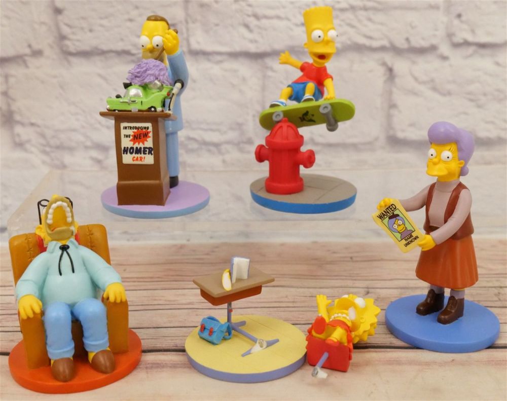 Lot 195: Lot of 5 Hamilton Collection Simpsons Figurines