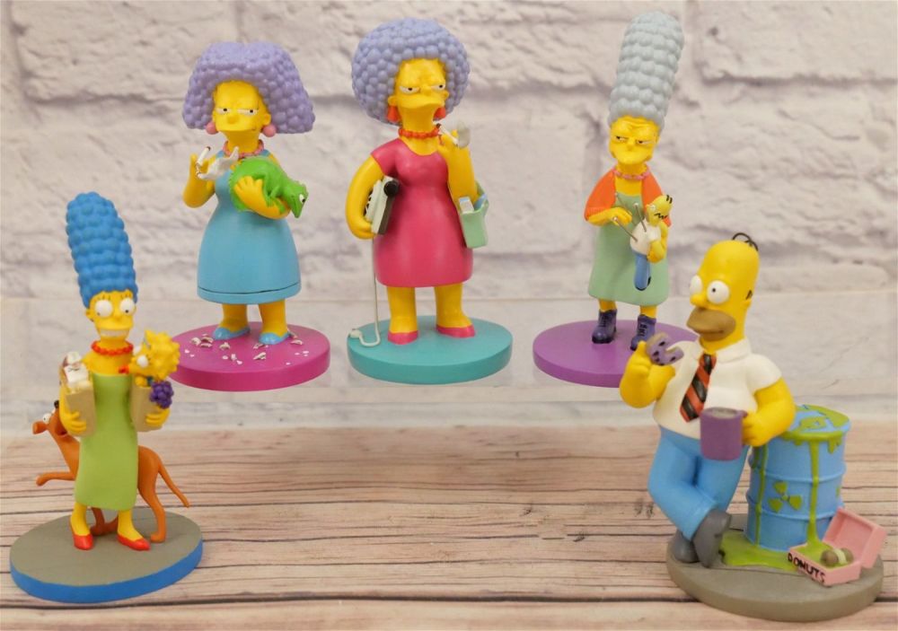 Lot 200: Lot of 5 Hamilton Collection Simpsons Figurines