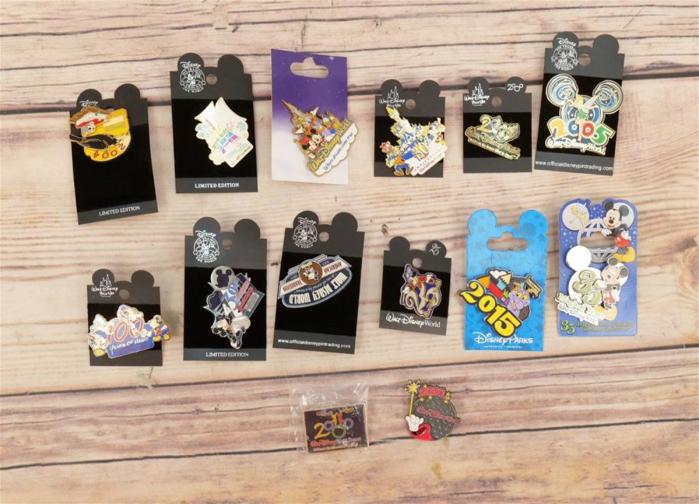 Lot 286: Lot of 14 Disney World and Disneyland Pins