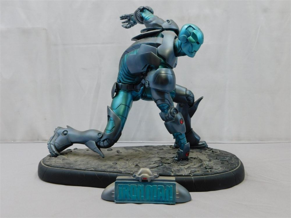 Lot 191: Sideshow Stealth Iron Man Comiquette Statue