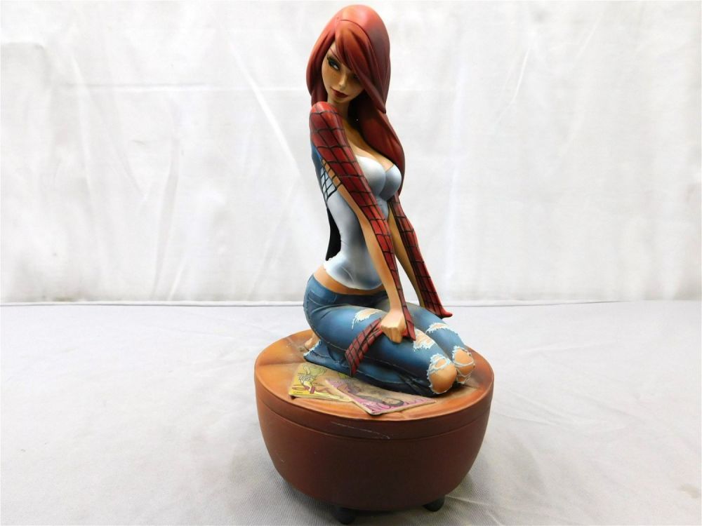Lot 193: Sideshow Mary Jane Comiquette Statue
