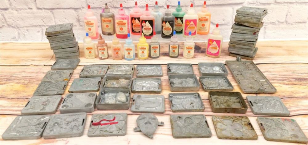 Lot 154: Lot of Mattel Thingmaker Molds and Plastigoop Bottles