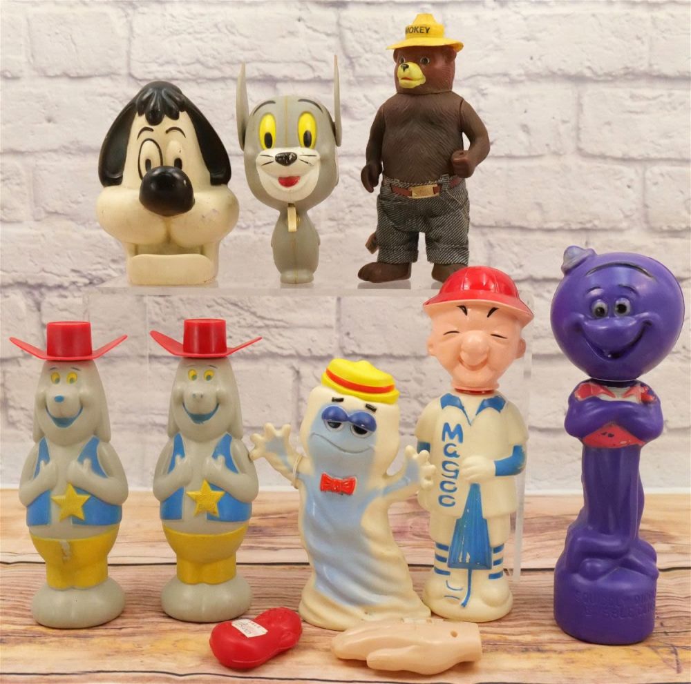 Lot 160: Lot of Vintage Plastic Toys and Collectibles
