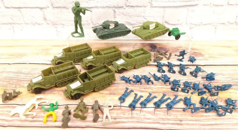 Lot 174: Lot of Vintage Plastic Figures and Tanks