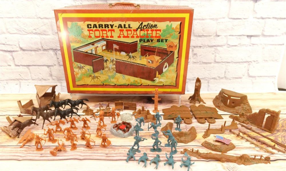 Lot 175: Marx Carry-All Action Fort Apache Play Set