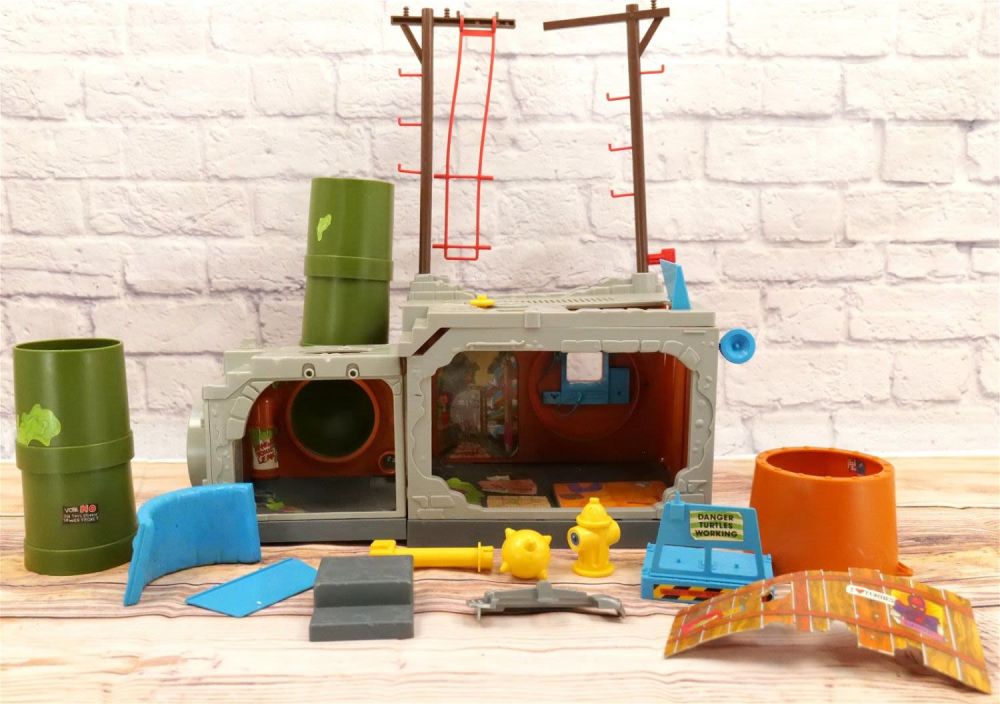 Lot 185: Teenage Mutant Ninja Turtles Sewer Playset