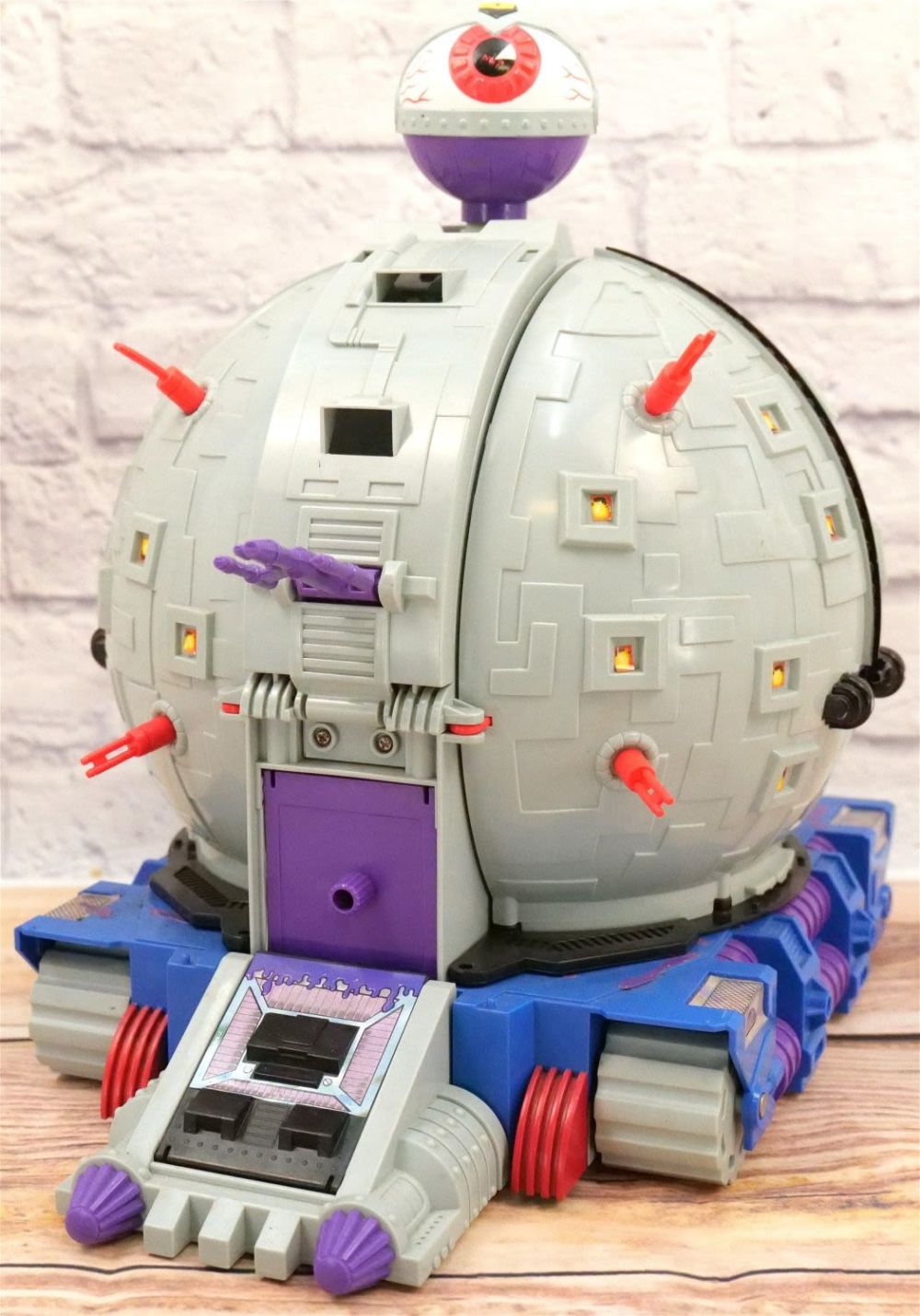 Lot 186: Teenage Mutant Ninja Turtles Technodome