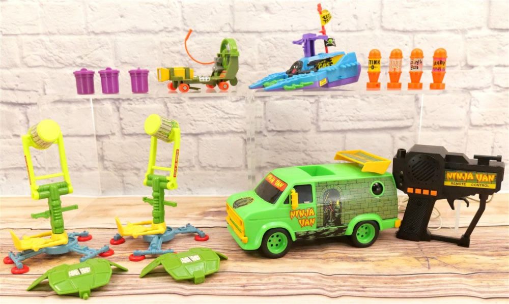 Lot 190: Lot of Vintage Teenage Mutant Ninja Turtles Toys