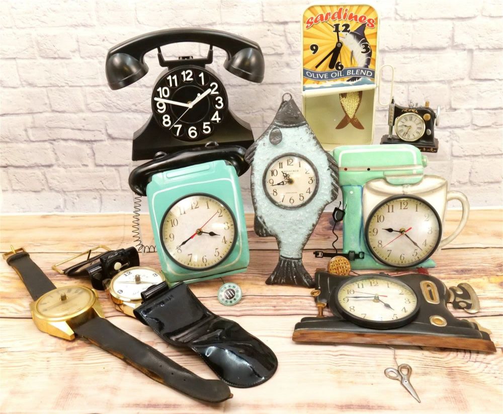 Lot 231: Lot of 12 Novelty Clocks