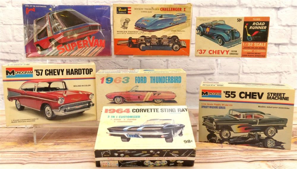 Lot 251: Lot of Vintage Vehicle Model Kits