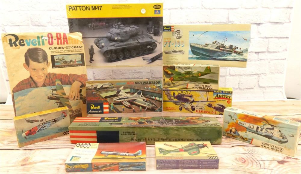 Lot 253: Lot of Vintage Airplane and Ship Model Kits