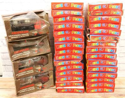 Lot 284 - Enormous Lot of Wind Up Piece of Pizza Toys - Bodnar's