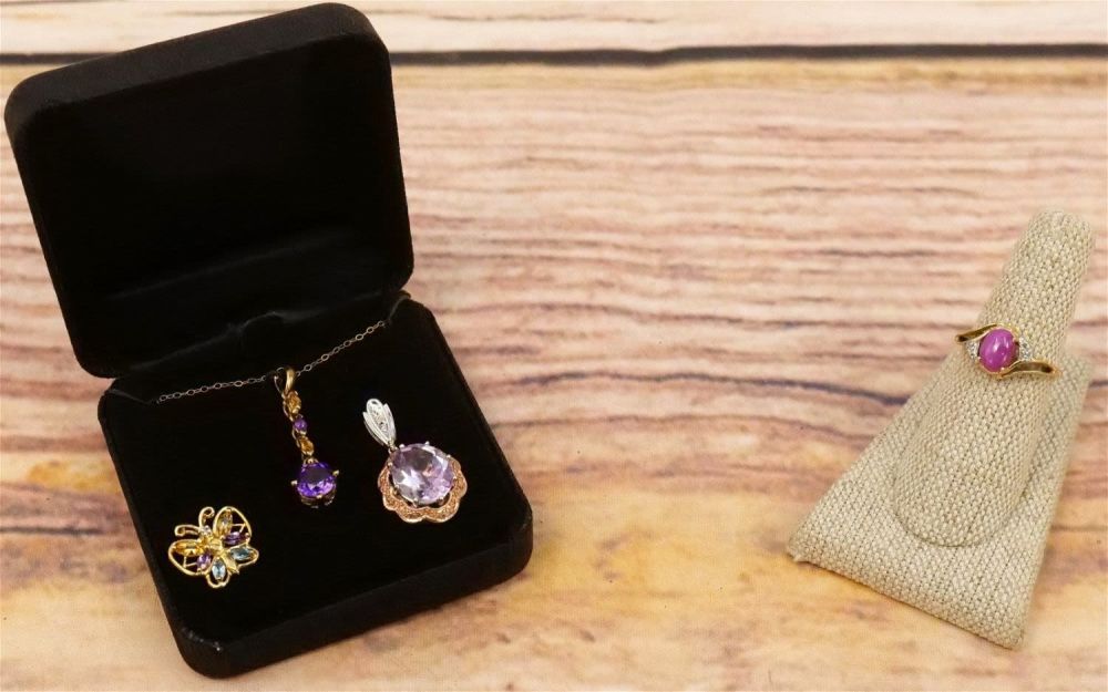 Lot 221: Lot of 10k Yellow and Rose Jewelry