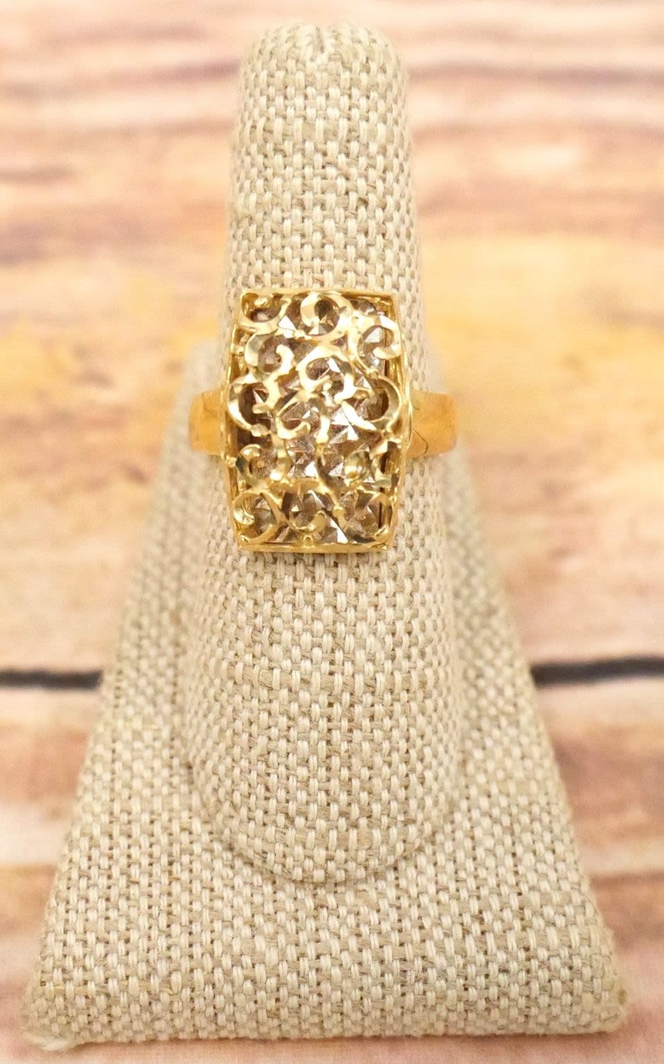 Lot 229: 14k Yellow Gold Ladies Ring