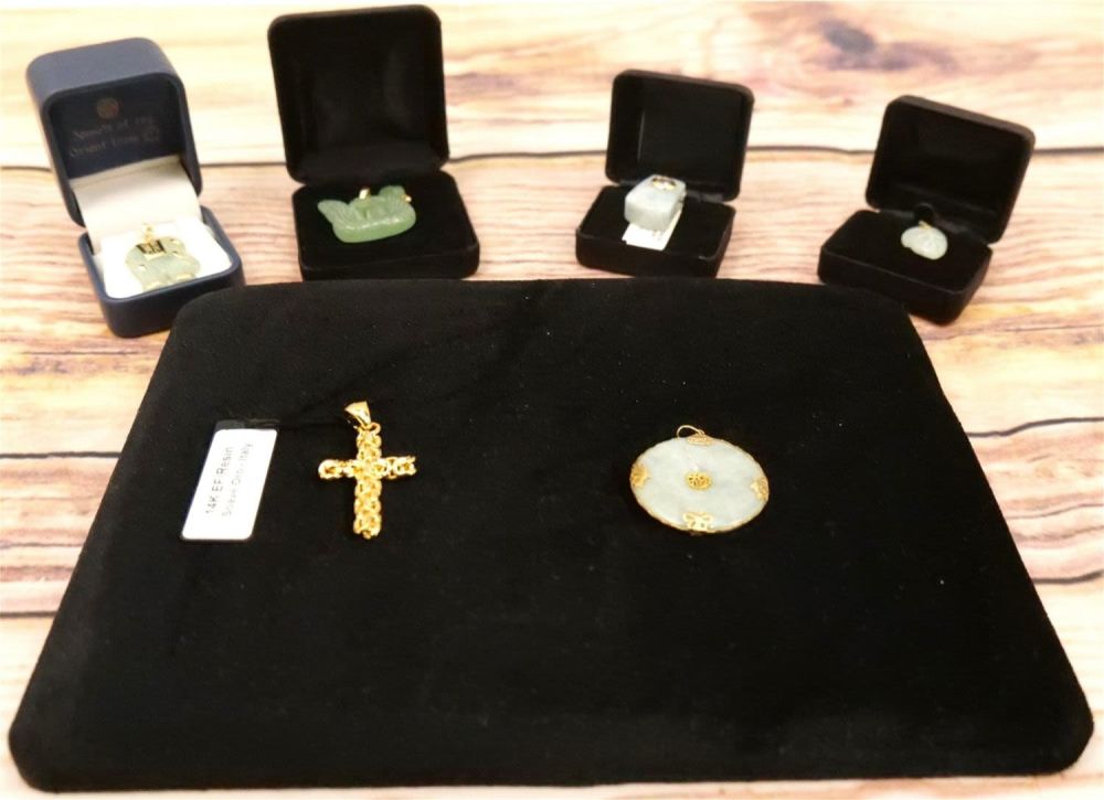 Lot 238: Lot of 14k and Jade Jewelry