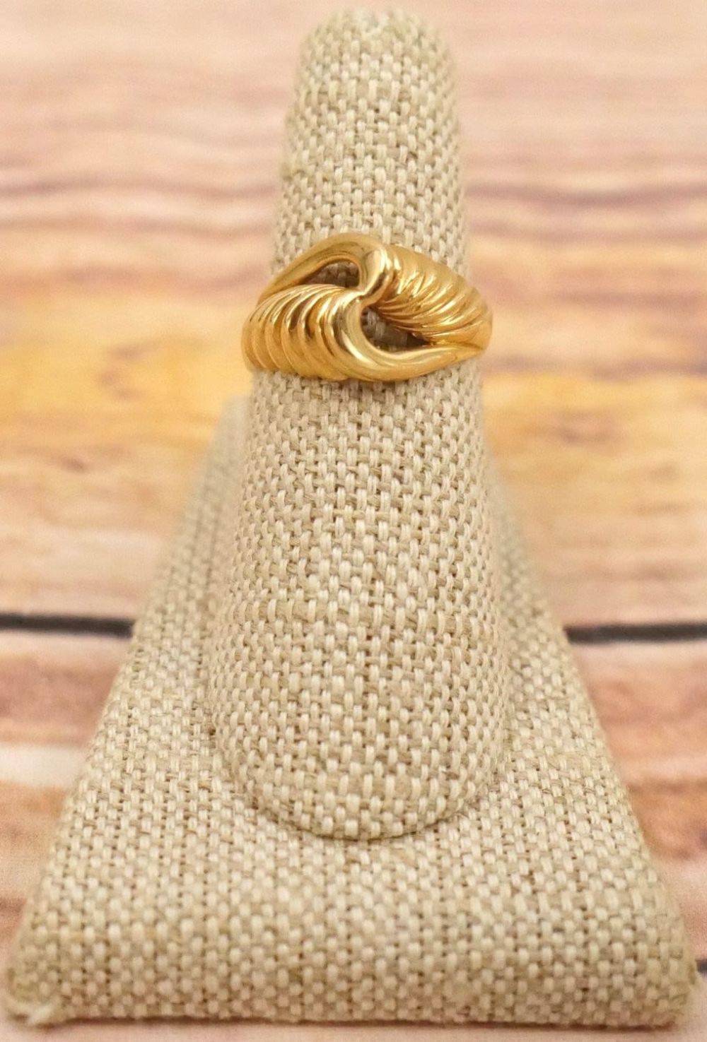 Lot 243: 14k Yellow Gold Ladies Ring