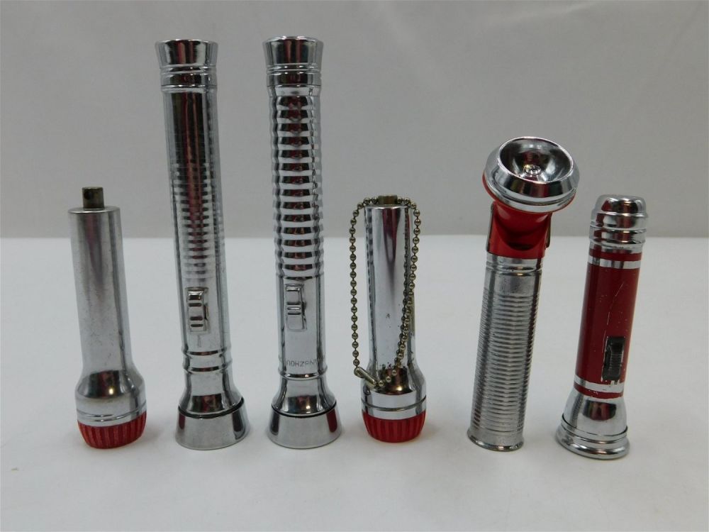Lot 164: Lot of 6 Vintage Miniature and Keychain Flashlights