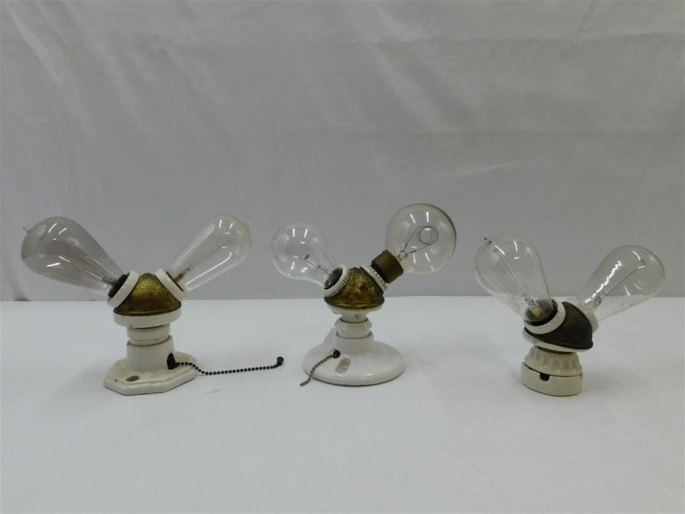 Lot 191: Lot of 6 Incandescent Lightbulbs in 3 Ceramic Fixtures