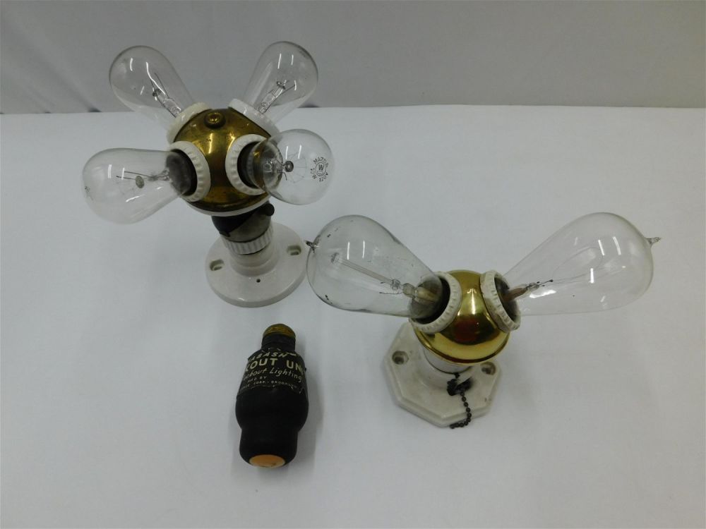 Lot 192: Lot of 7 Lightbulbs with 2 Ceramic Fixtures