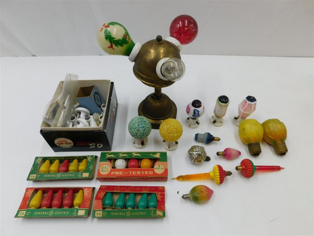 Lot 194: Large Lot of Lightbulbs - Many Figural