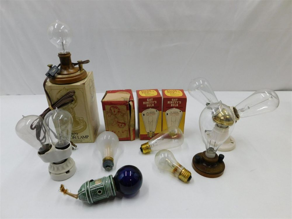 Lot 196: Lot of 11 Lightbulbs