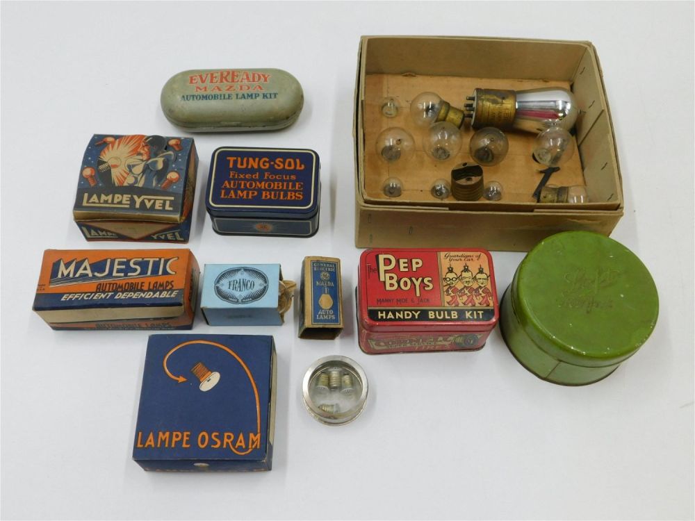 Lot 198: Lot of Various Lightbulbs and Advertising