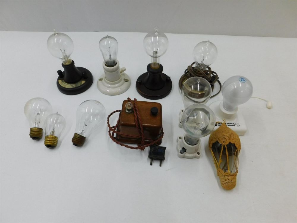 Lot 202: Lot of Various Lightbulbs