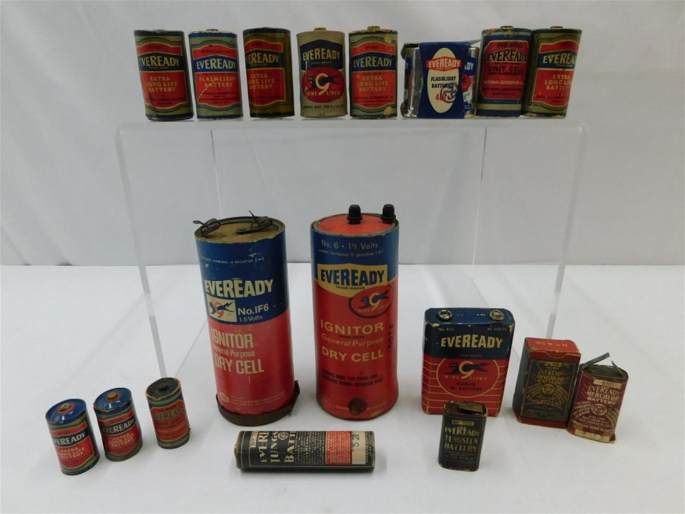 Lot 253: Lot of 17 Vintage Eveready Batteries
