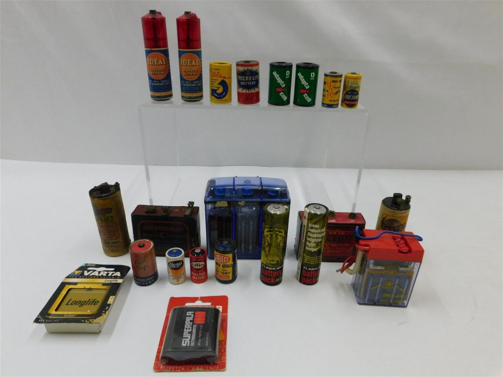 Lot 262: Large Lot of Vintage and Contemporary Batteries