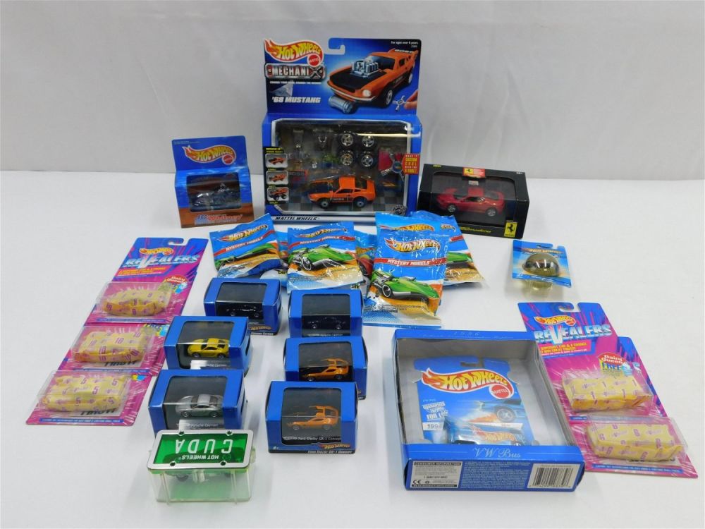 Lot 236: Mixed Lot of Hot Wheels Items